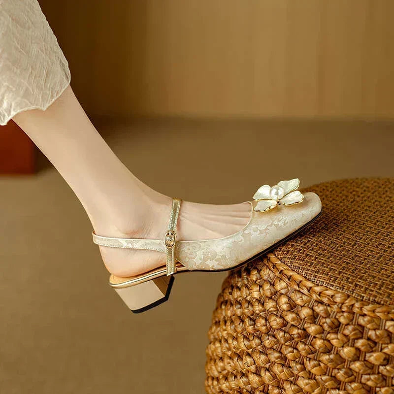 Matylda – Eleganckie damskie buty z kwiatowym detalem