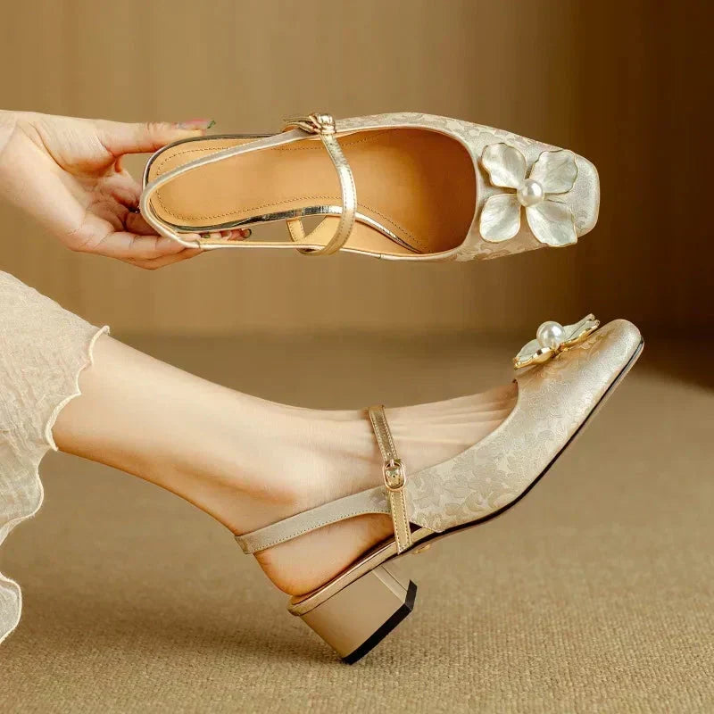 Matylda – Eleganckie damskie buty z kwiatowym detalem