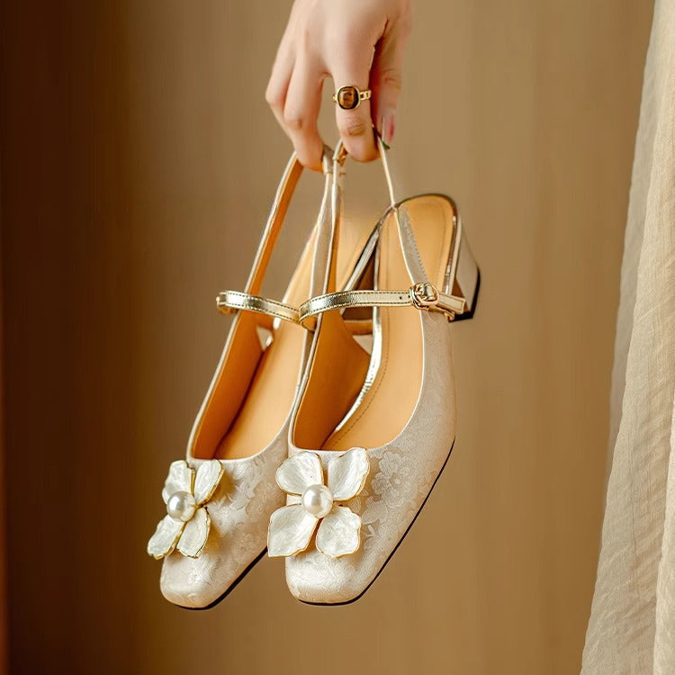 Matylda – Eleganckie damskie buty z kwiatowym detalem
